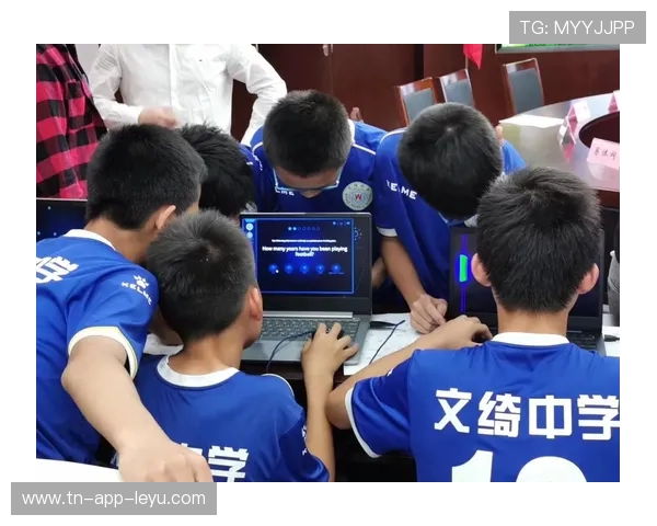 足球俱乐部与高校合作建立学训结合研究中心，足球俱乐部与学校合作收费